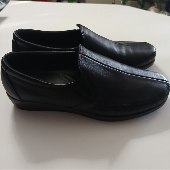 SAS Black Leather Comfort Loafers Women. - Picture 5 of 16